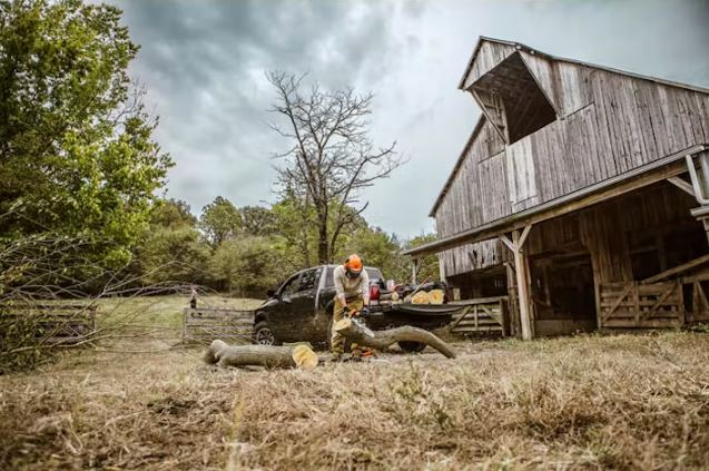 MS 261 C-M Chainsaw with M-Tronic Technology