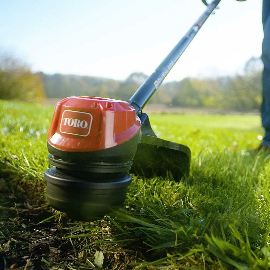 60V MAX* 13 in. (33.0 cm) / 15 in. (38.1 cm) Brushless String Trimmer with 2.0Ah Battery