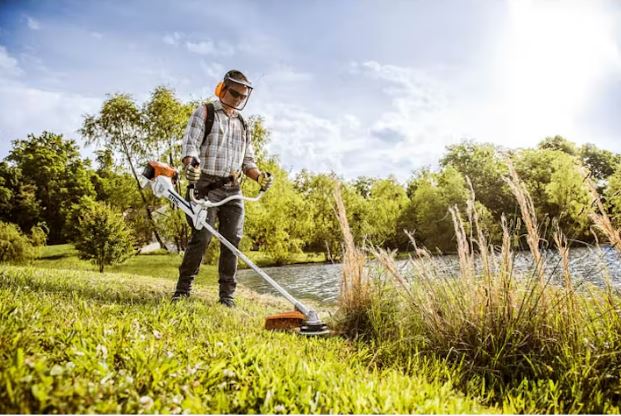 FS 311 Gas Powered Handlebar Weed Wacker